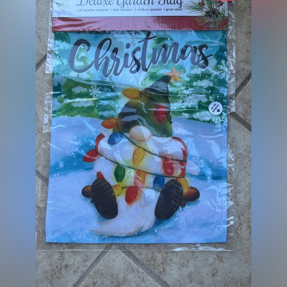 NWT Ella's Garden Gnome Merry Christmas Garden Flag - Picture 1 of 3